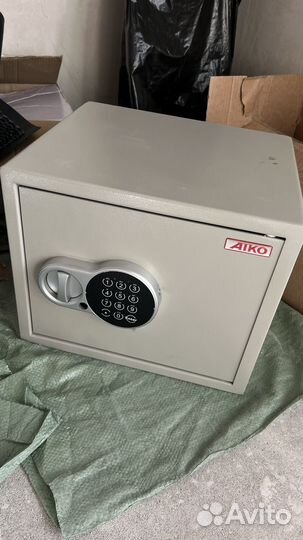 Сейф металлический