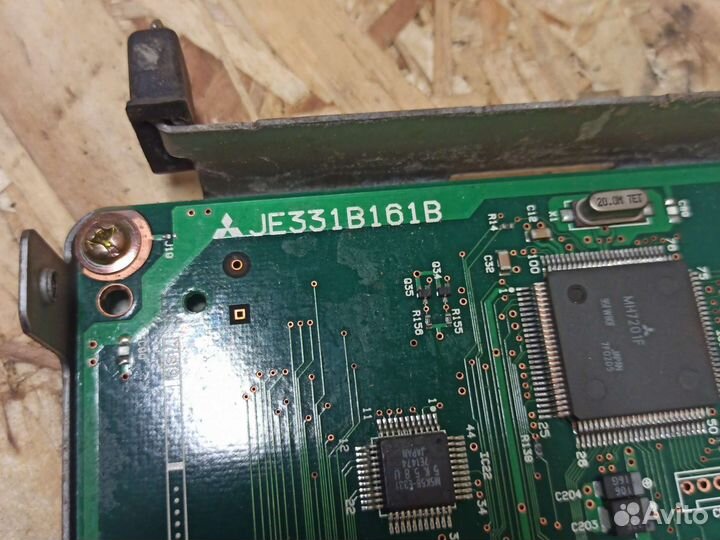 Эбу Mitsubishi Carisma 1.8