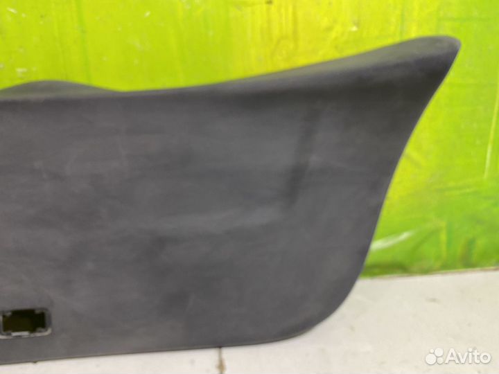 Обшивка крышки багажника Toyota Yaris 6775052070