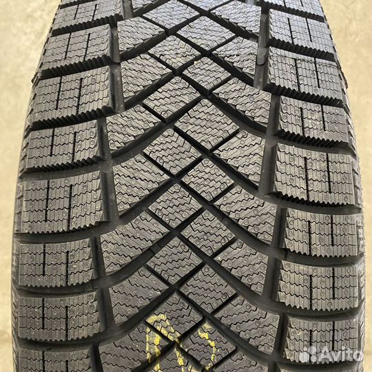 Pirelli Ice Zero FR 235/45 R18 H