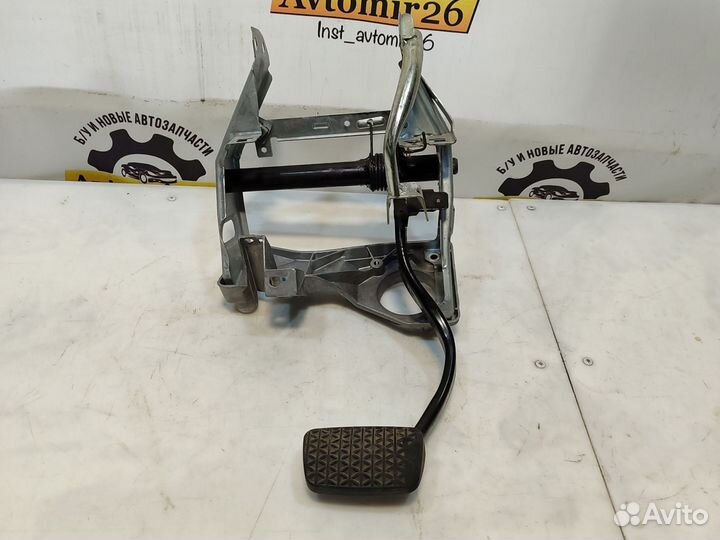 Педаль тормоза с кронштейном Opel Vectra C робот