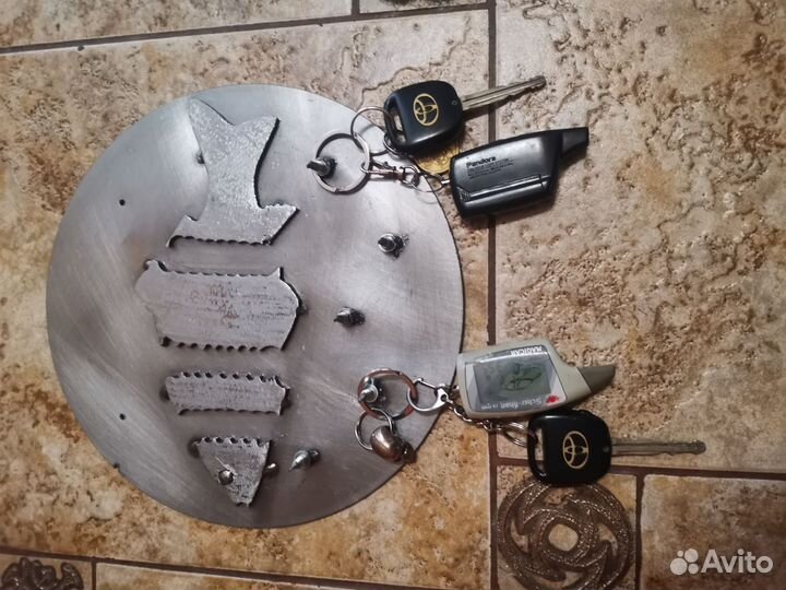 Продам ключница, цветы из металла