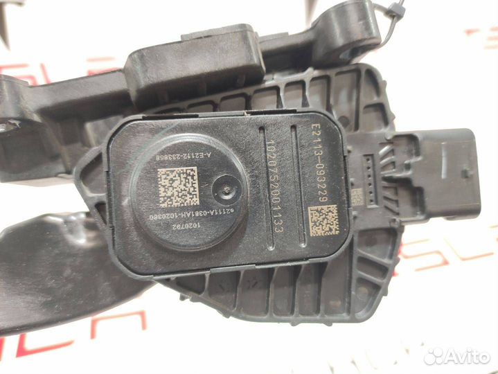 Педаль газа Tesla Model Y 2021 1044695-00-A