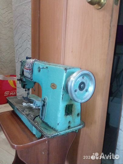 Швейная машинка пошива одежды