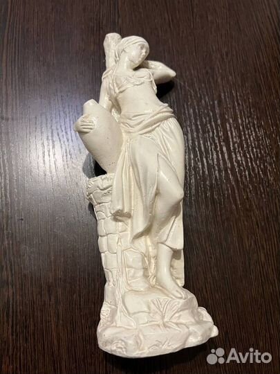 Статуэтка «Девушка с кувшином у родника». 1960-е