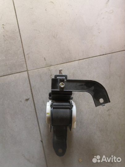 Ремень безопасности задний Mitsubishi Outlander