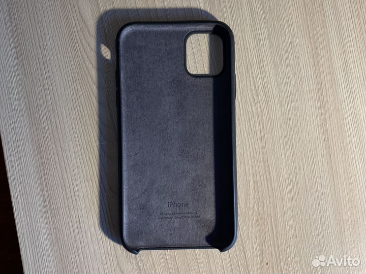 Силиконовый чехол на iPhone 11 (черный)
