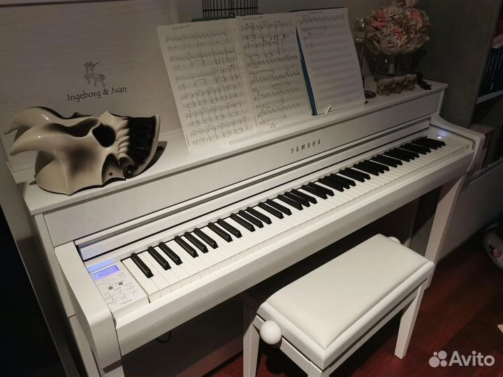 Цифровое пианино Yamaha CLP-735 WH (Комплект)