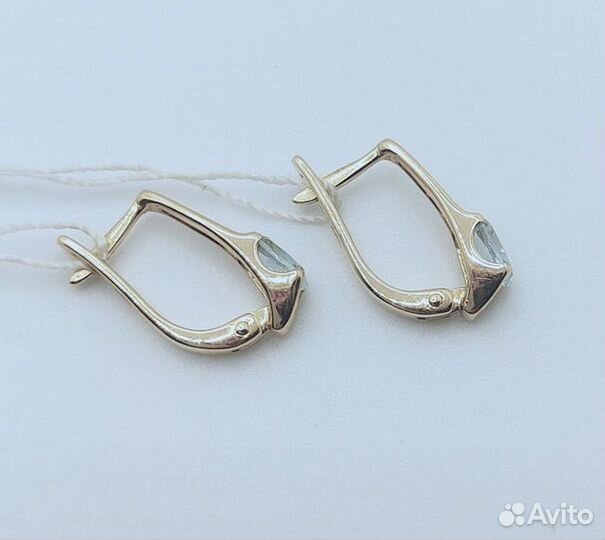 Золотые серьги с камнем