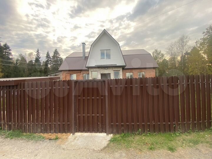 Дом 251 м² на участке 12 га