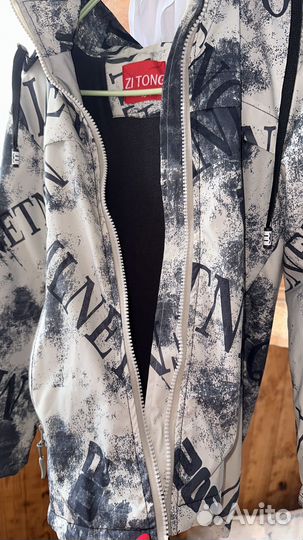 Куртка для маличика новая