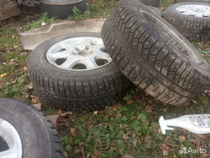 Продаются зимние колеса в сборе для иномарки