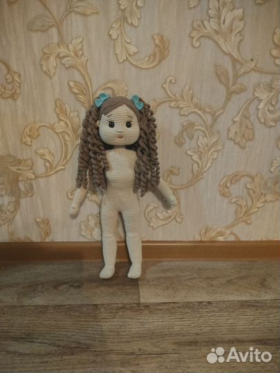 Вязаная кукла ручной работы