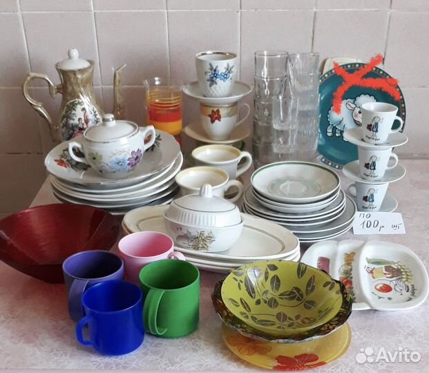 Посуда тарелки чашки стаканы и текстиль для дома