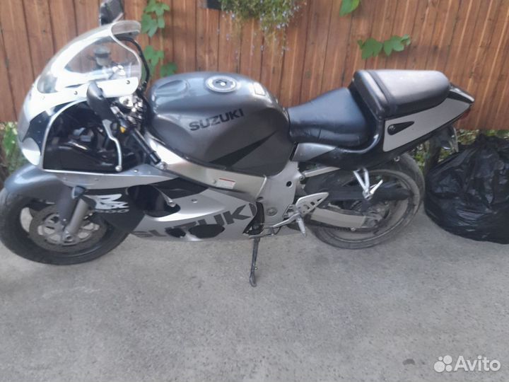 Suzuki gsx r600