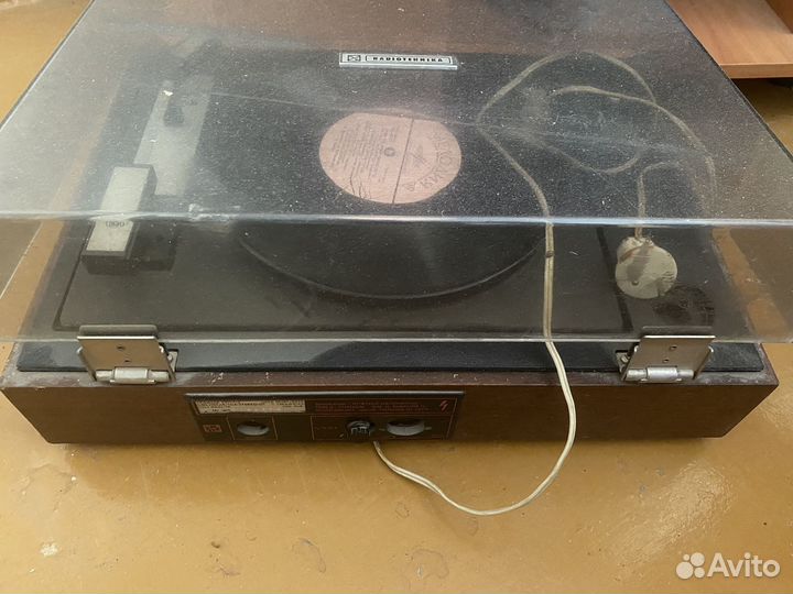Проигрыватель винила радиотехника