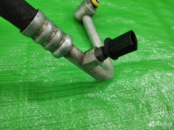 Трубка кондиц. 5.0 TDI 7L6820721AD Touareg 02-10