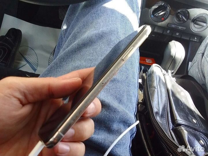 Телефон iPhone 10