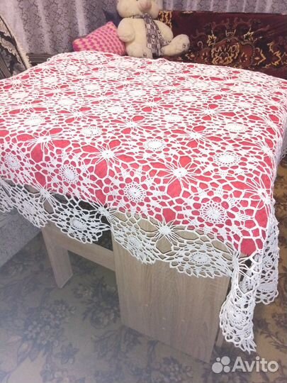 Скатерть ручная работа.крючок.130*130
