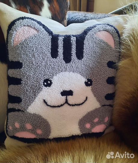 Подушка декоративная ручная ковровая вышивка