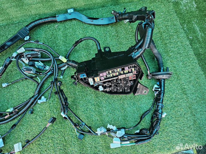 Электроприводка моторного отсека Toyota Rav4