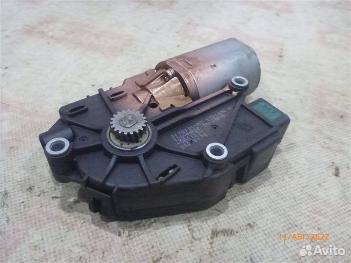 Мотор привода люка Nissan Teana J31 VQ23DE 2006