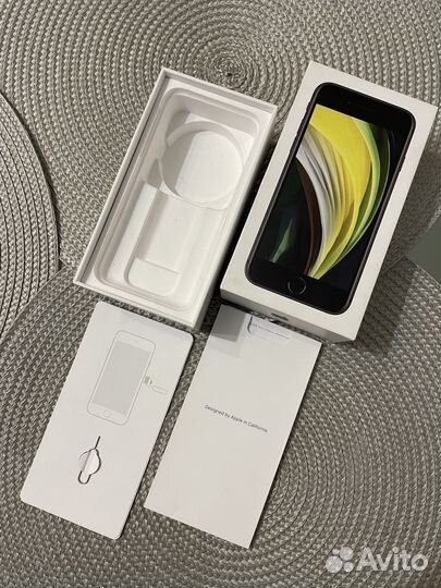 Коробка от iPhone se 2020