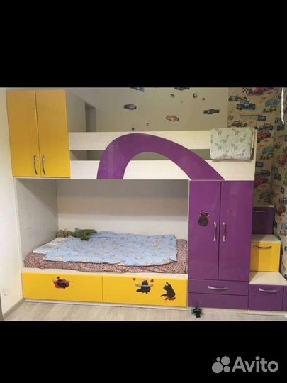 Кровать двухьярусная,детский гарнитур