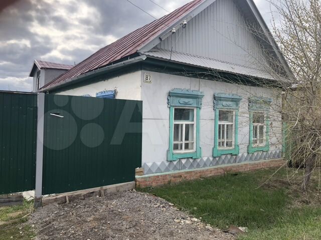 Авито красный кут саратовская. Улица Луначарского красный Кут. Ул Краснокутская красный Кут. Дом в Красном Куте. Город красный Кут Саратовская область Краснокутская улица.