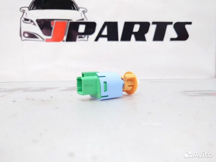 Датчик включения стоп сигнала Mitsubishi Outlander