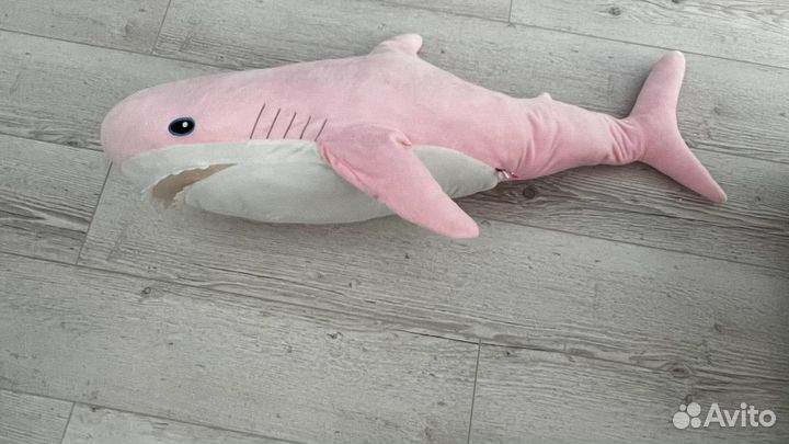 Розовая акула 100см новая