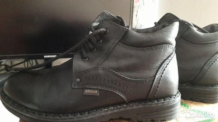 Продам зимние ботинки