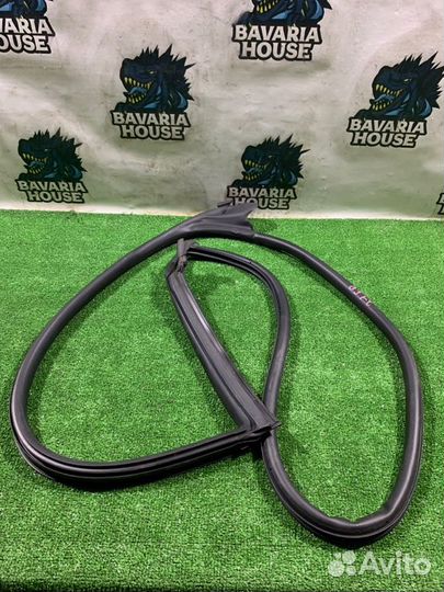 Уплотнитель двери передний правый Audi A5 8T CDN