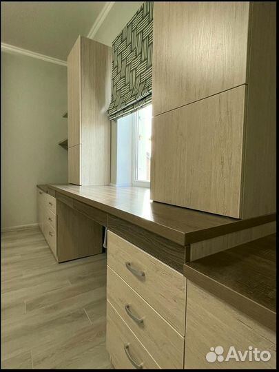 Рабочая зона у окна под ключ