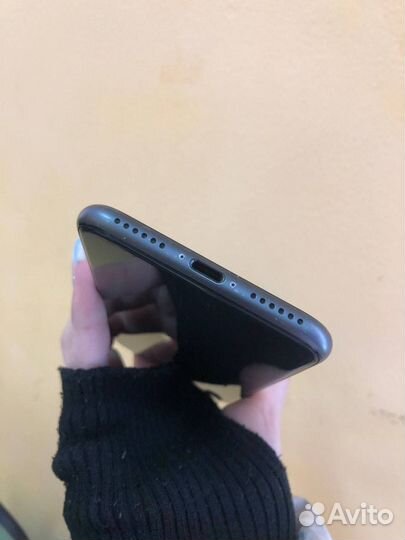 iPhone SE, 64 ГБ