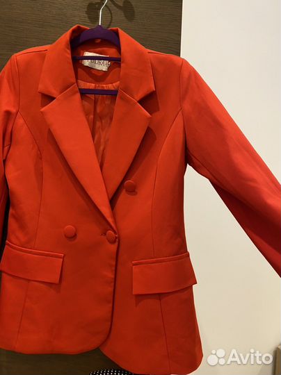 Красный Пиджак новый женский тренд