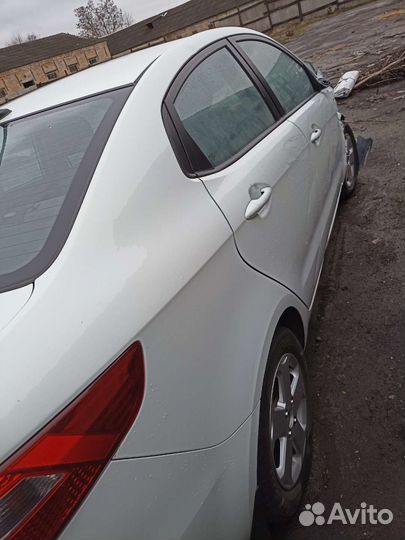 Kia Rio 1.6 МТ, 2013, битый, 135 000 км