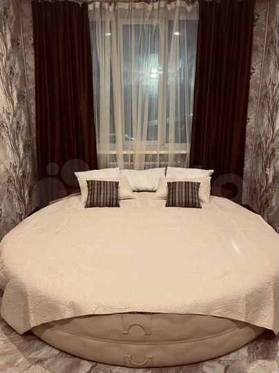 2-к. квартира, 55 м², 1/10 эт.