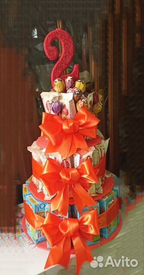 Торт из конфет сладостей Барни соков детский сад