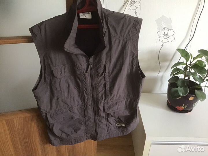 Жилетка спортивная и свитер - 46-48 размер