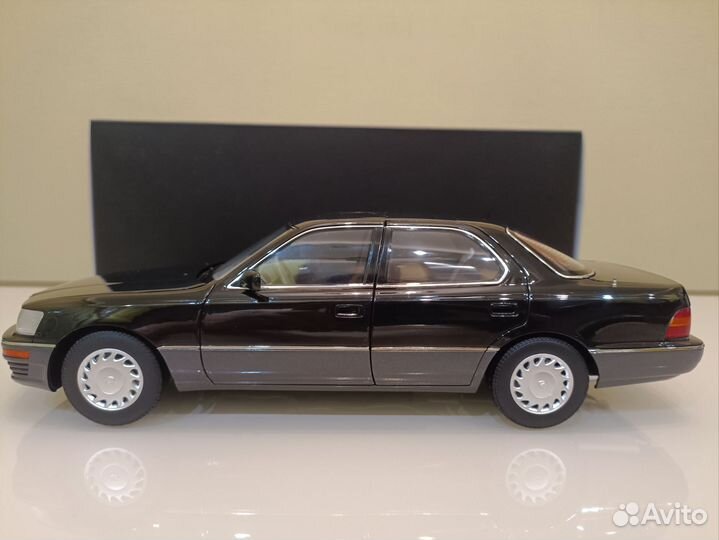 Lexus LS 400 (89-97г) Черный-Серый 1:18