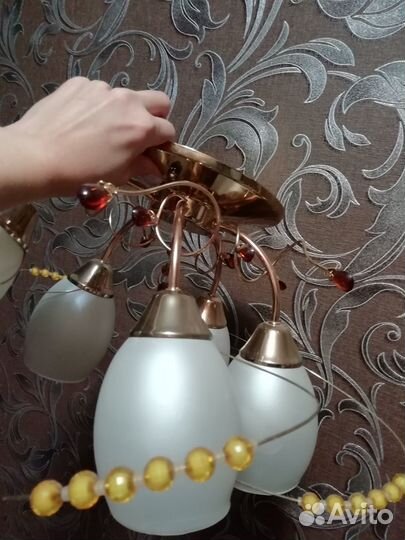 Продам люстру