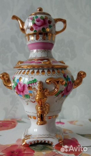 Фарфоровый сувенирный самовар с чайником Гжель, СС