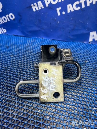 Петля двери Audi A6C6 седан 2005