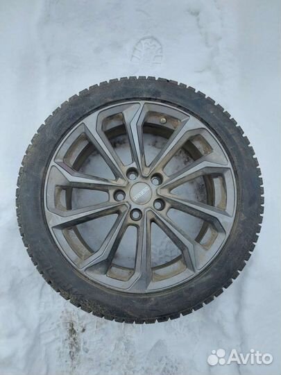 Bridgestone Blizzak Spike-02 235/45 R18 98T