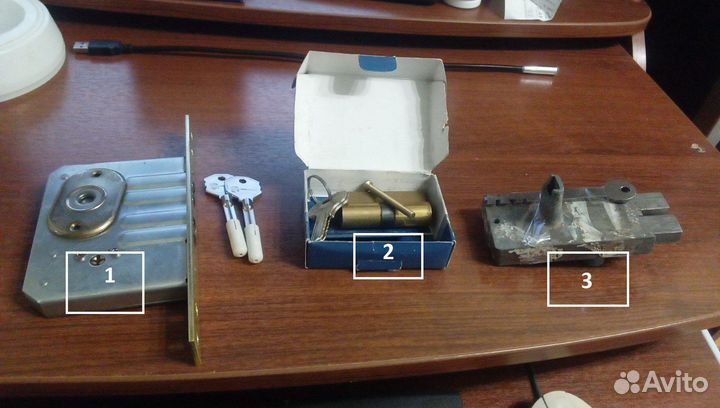 Замок дверной бу