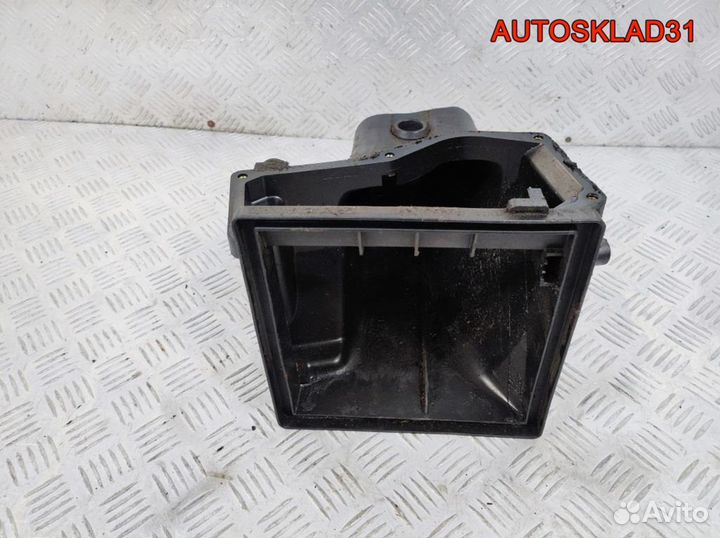 Корпус воздушного фильтра Audi 100 C4 034133837J