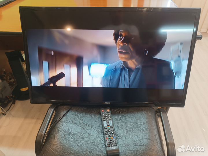ЖК Телевизор Samsung UE32F4020AW + пульт