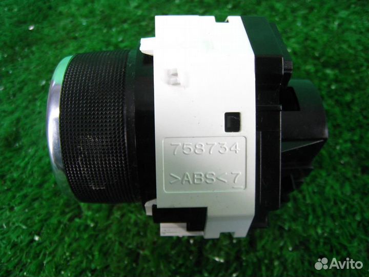 Регулятор отопителя Toyota Yaris P13 2015