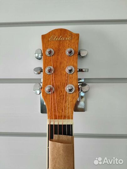 Акустическая гитара